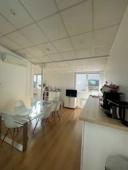 23 Rue Édouard Nieuport, Suresnes à louer - Photo intérieure – Image 2 sur 9