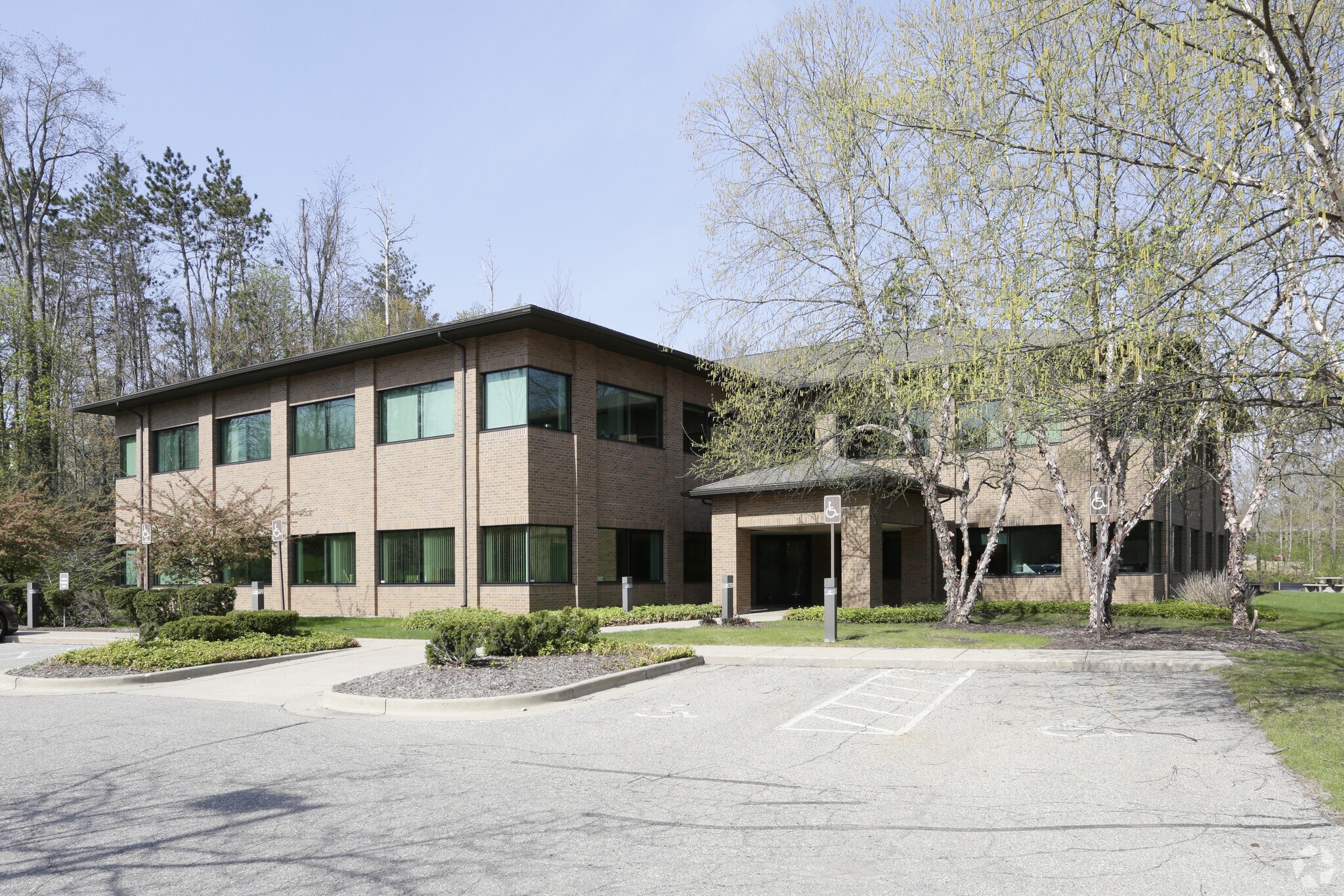 3333 Evergreen Dr NE, Grand Rapids, MI à louer Photo principale– Image 1 sur 3