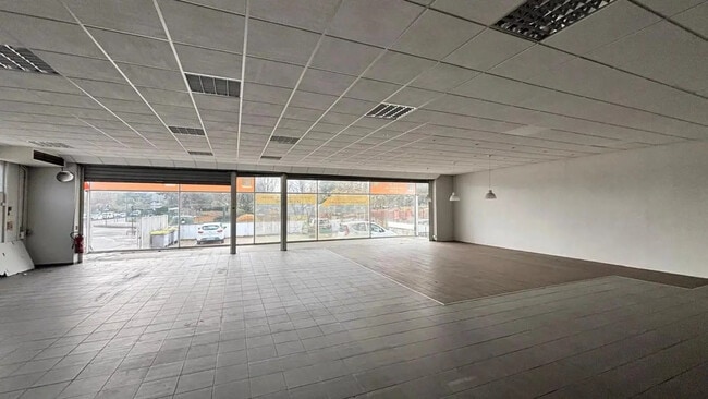 Plus de détails pour 52 Boulevard Henri Barbusse, SAINT CYR L ECOLE - Local commercial à louer