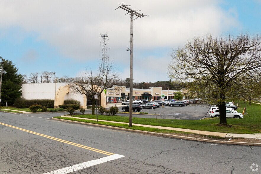 881 Main St, Sayreville, NJ à louer - Photo de l’immeuble – Image 2 sur 14