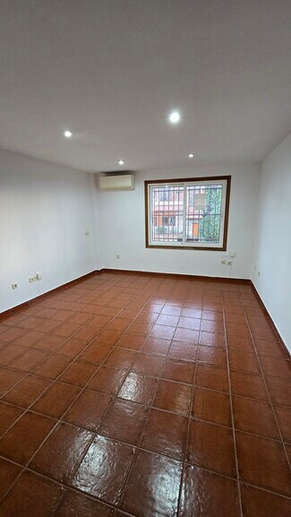 Plus de détails pour Local commercial à vendre