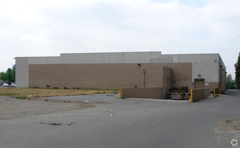 2456 S Grove Ave, Ontario, CA à vendre - Photo de l’immeuble – Image 2 sur 10
