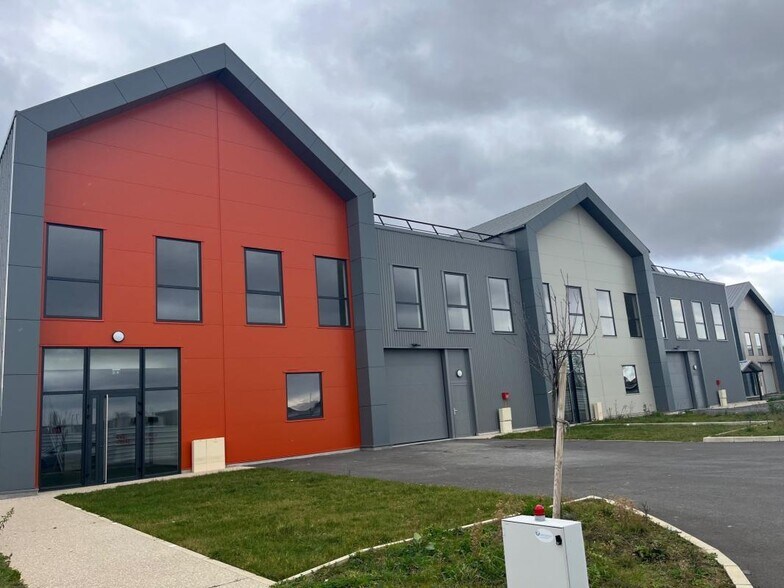 Local d’activités dans Gennevilliers à louer - Photo de l’immeuble – Image 2 sur 15