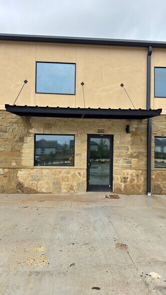 401 Chitalpa St, Leander, TX à louer - Photo de l’immeuble – Image 3 sur 4