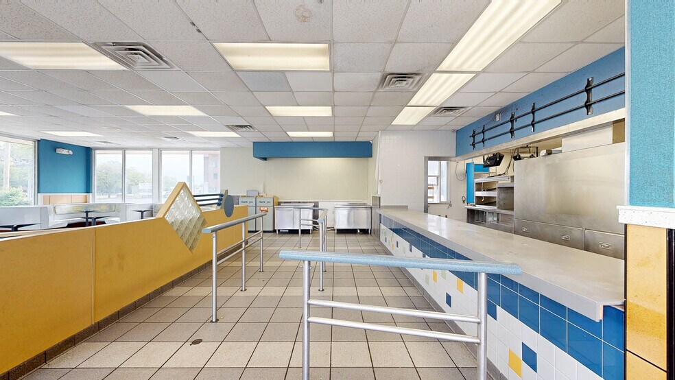 6671 Pearl Rd, Cleveland, OH à vendre - Numérisation 3D Matterport – Image 3 sur 27