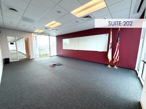 2100 S Oak St, Champaign, IL à louer Photo intérieure– Image 2 sur 3