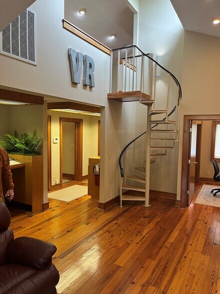 1024 E North St, Greenville, SC à louer - Hall d’entrée – Image 2 sur 9
