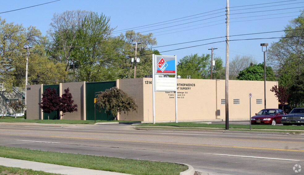 1314 E Apple Ave, Muskegon, MI à louer - Photo de l’immeuble – Image 2 sur 15