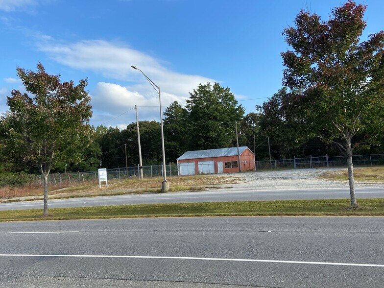 805 W. O . Ezell Blvd, Spartanburg, SC à louer - Photo de l’immeuble – Image 2 sur 4