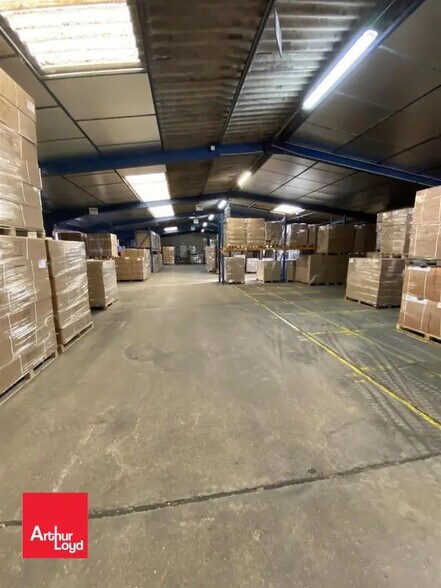 Local d'activités dans Saint-Georges-sur-Eure à vendre - Photo intérieure – Image 2 sur 4