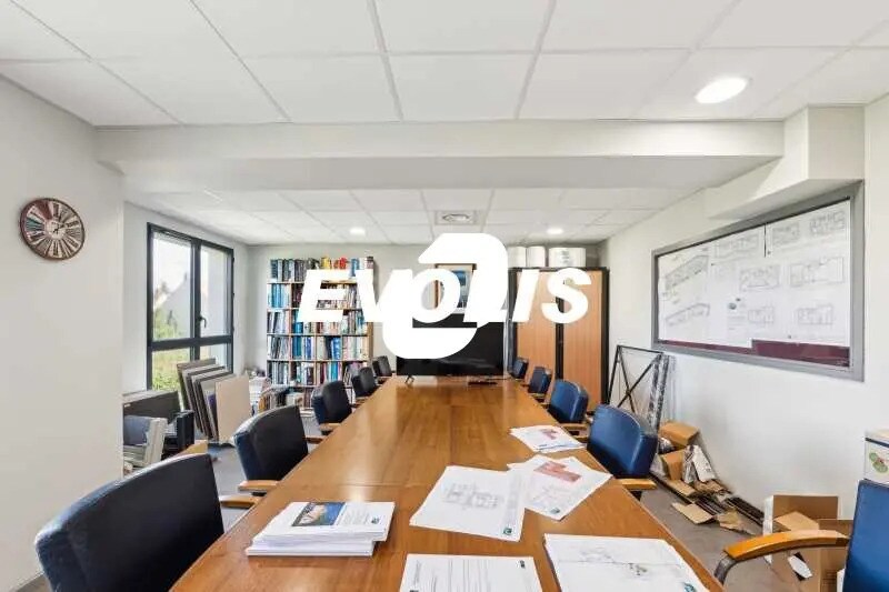 Bureau dans La Chapelle-en-Serval à vendre - Photo de l’immeuble – Image 2 sur 14