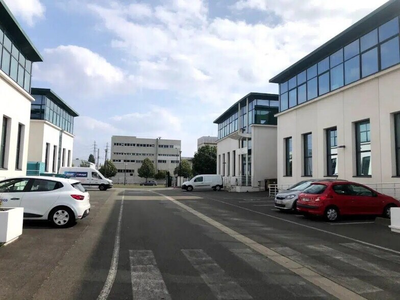 Bureau dans Villeneuve-la-Garenne à louer - Photo de l’immeuble – Image 3 sur 23