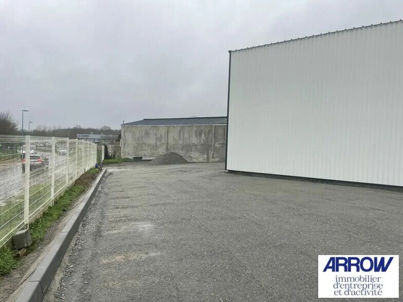 Local d’activités dans Pont-Saint-Martin à louer - Photo de l’immeuble – Image 3 sur 4