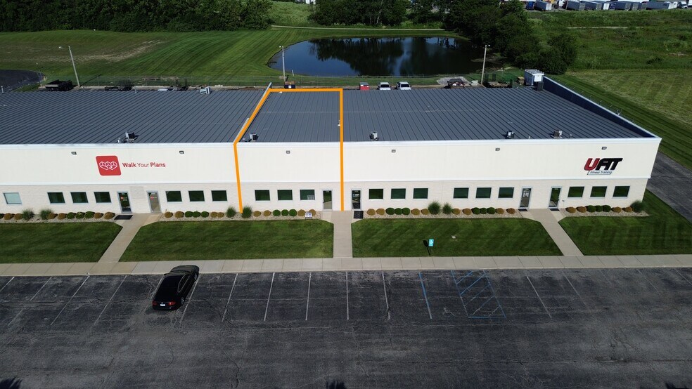 340-370 N Commerce Parkway Dr W, Greenwood, IN à louer - Photo de l’immeuble – Image 1 sur 3