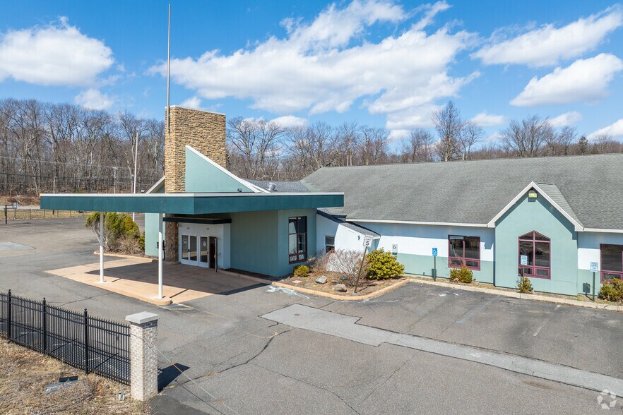 1110 Carriage Ln, Tobyhanna, PA à vendre - Photo de l’immeuble – Image 3 sur 6