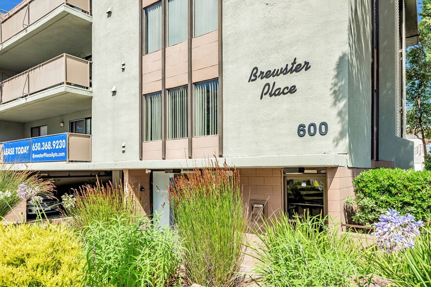 600 Brewster Ave, Redwood City, CA à vendre - Photo de l’immeuble – Image 2 sur 20