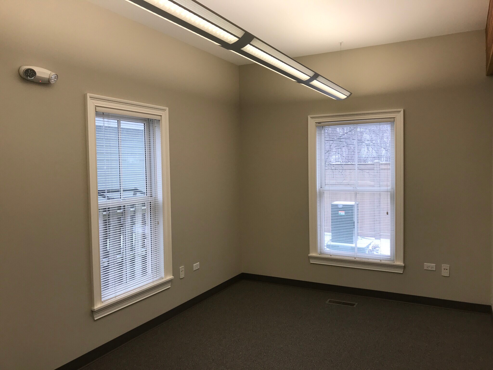 225 W Jefferson Ave, Naperville, IL à louer Photo intérieure– Image 1 sur 2