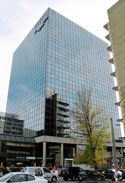 444 St Mary Ave, Winnipeg, MB à louer - Photo principale – Image 1 sur 5