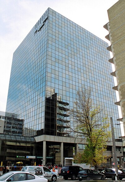 444 St Mary Ave, Winnipeg, MB à louer - Photo principale – Image 1 sur 5