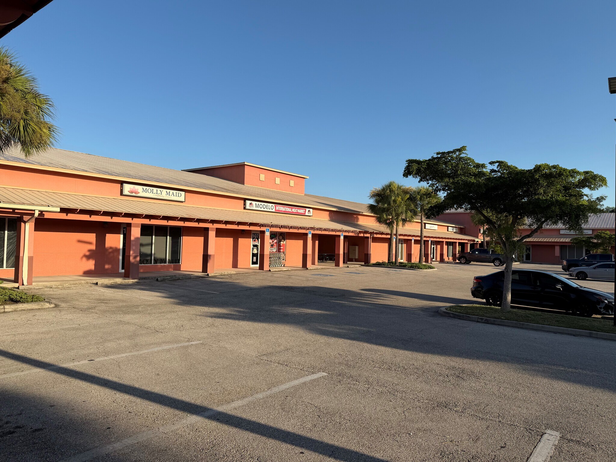 10650 Metro Pky, Fort Myers, FL à louer Photo de l’immeuble– Image 1 sur 21
