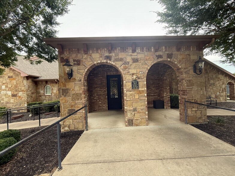 915 Trophy Club Dr, Trophy Club, TX à vendre - Photo de l’immeuble – Image 3 sur 22