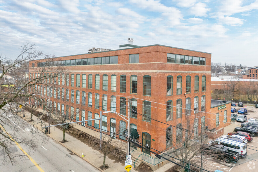 325 Valley St, Providence, RI à louer - Photo de l’immeuble – Image 2 sur 35