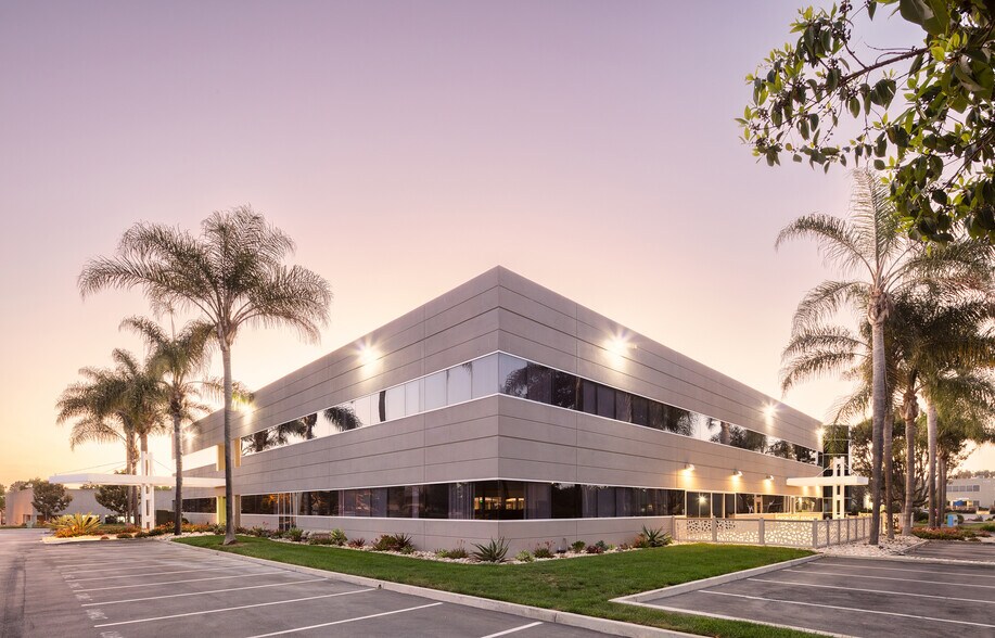2231 Rutherford Rd, Carlsbad, CA à louer - Photo de l’immeuble – Image 2 sur 14