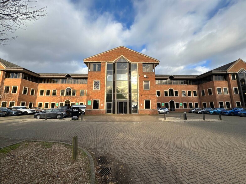 450 Bath Rd, West Drayton à louer - Photo de l’immeuble – Image 3 sur 16