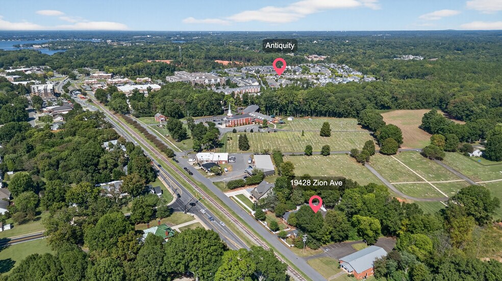 19428 Zion Ave, Cornelius, NC à vendre - Photo de l’immeuble – Image 2 sur 32
