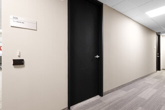 700 Dorval Dr, Oakville, ON à louer Photo intérieure– Image 2 sur 4