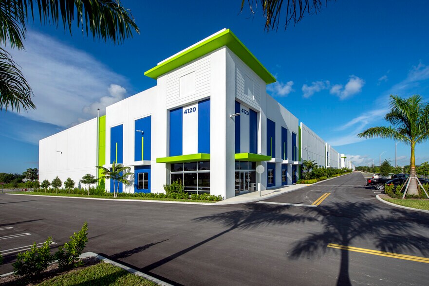 4120 W 91st Pl, Hialeah, FL à louer - Photo de l’immeuble – Image 2 sur 15