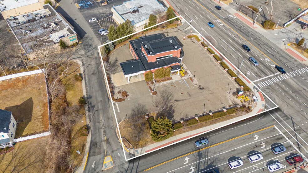 2822 Middle Country Rd, Lake Grove, NY à vendre - Photo de l’immeuble – Image 3 sur 6