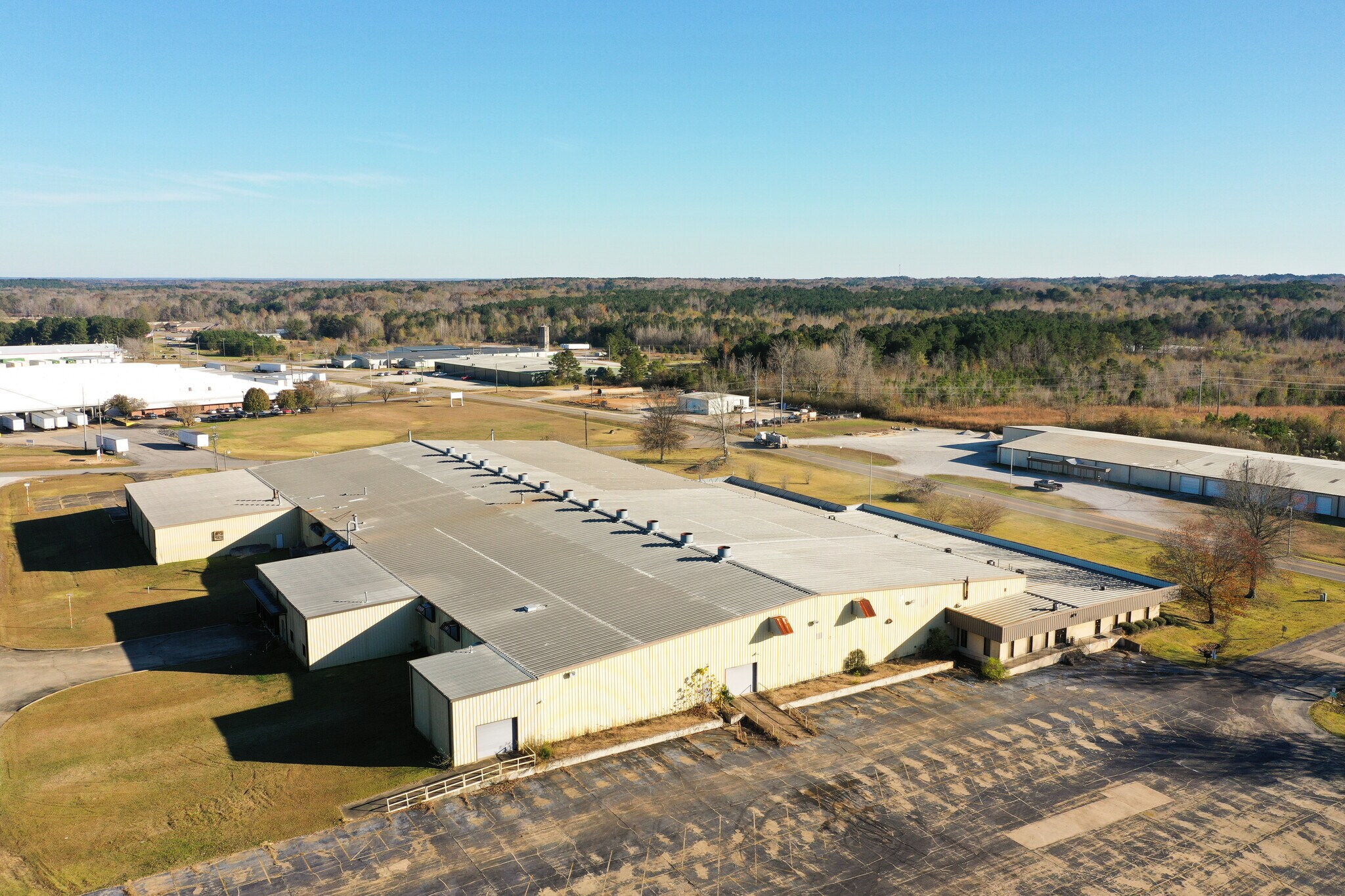 200 E Parker Dr, Booneville, MS à louer Photo de l’immeuble– Image 1 sur 15