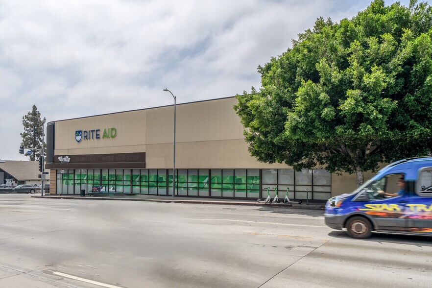 7900 W Sunset Blvd, Los Angeles, CA à louer - Photo de l’immeuble – Image 3 sur 5