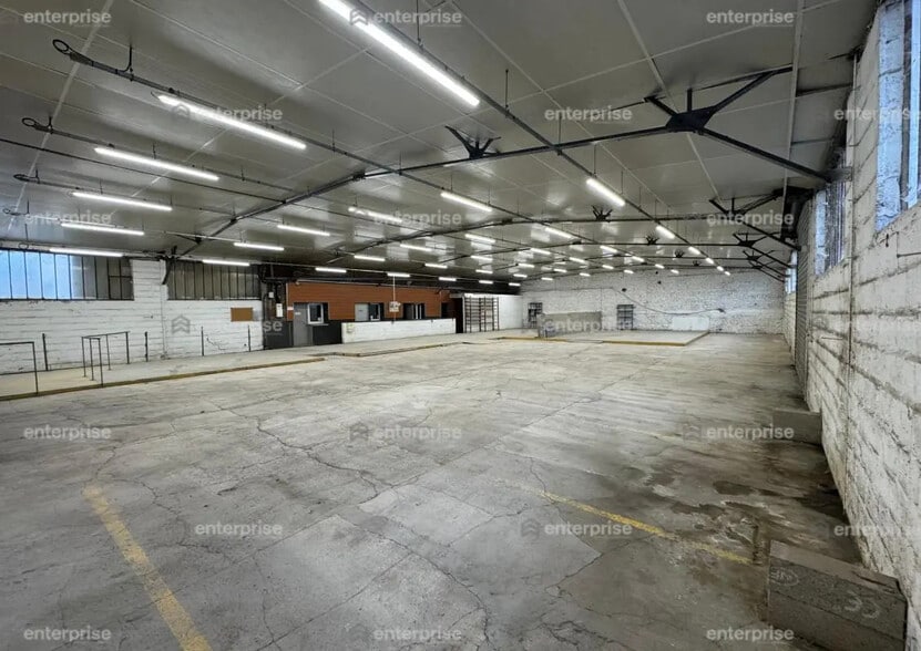 Local d’activités dans Saint-Quentin à louer - Photo intérieure – Image 2 sur 5