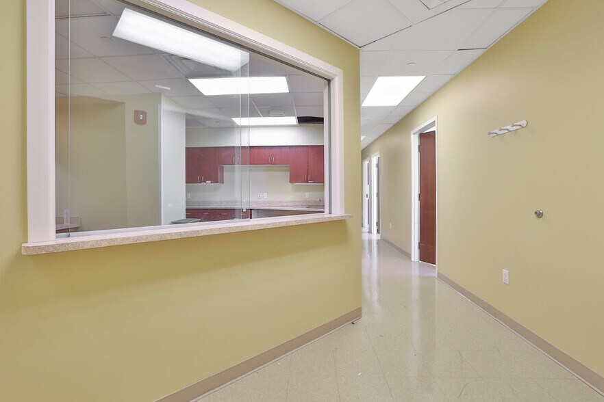 249-285 Lafayette Ave, Suffern, NY à louer - Photo intérieure – Image 3 sur 25