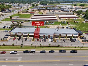 2111 S Old Missouri Rd, Springdale, AR à louer Photo intérieure– Image 2 sur 24