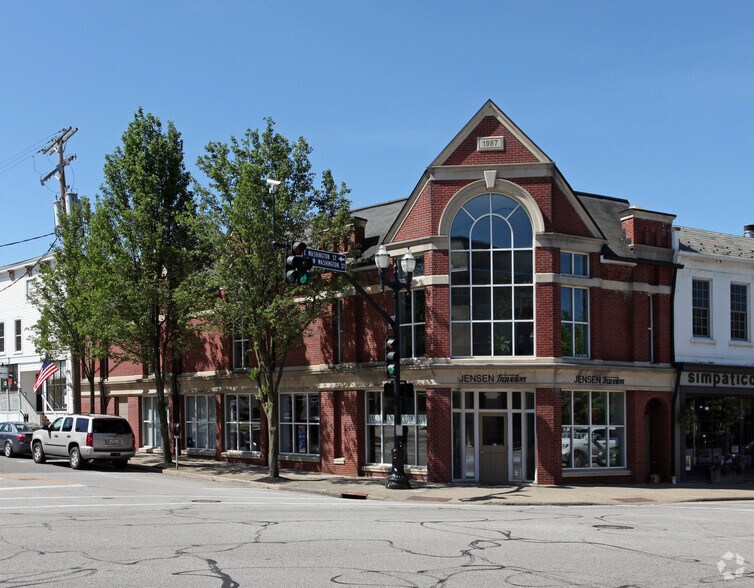 10 1/2 E Washington St, Chagrin Falls, OH à louer - Photo principale – Image 1 sur 6