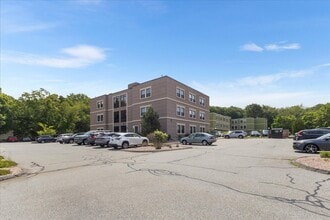 491 Gold Star Hwy, Groton, CT à louer Photo de l’immeuble– Image 1 sur 16