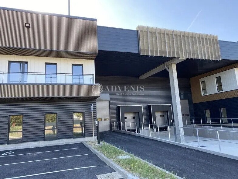 Industriel/Logistique dans Élancourt à louer - Photo de l’immeuble – Image 2 sur 9