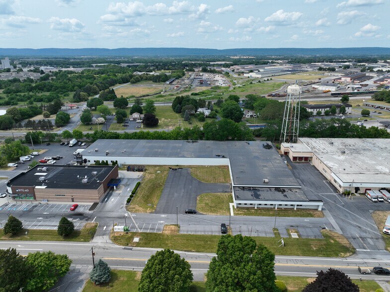 151 Allendale Rd, Mechanicsburg, PA à vendre - Photo de l’immeuble – Image 3 sur 9