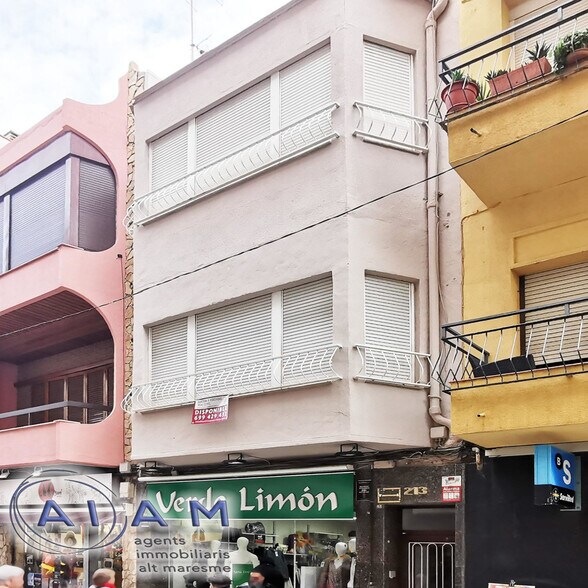Immeuble residentiel dans Calella, Barcelona à vendre - Photo de l’immeuble – Image 1 sur 9
