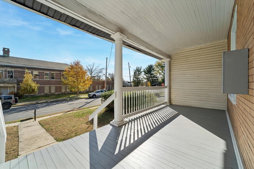 222 Lippincott Ave, Ardmore, PA à vendre - Photo de l’immeuble – Image 3 sur 39