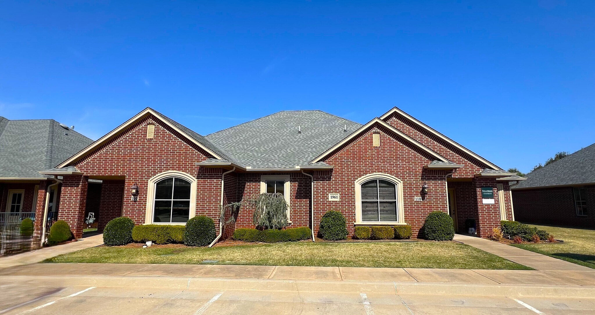 1961 W 33rd St, Edmond, OK à louer Photo principale– Image 1 sur 9