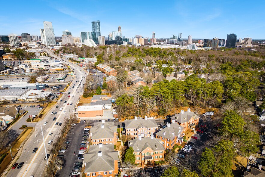 2941 Piedmont Rd Ne, Atlanta, GA à louer - Aérien – Image 2 sur 3