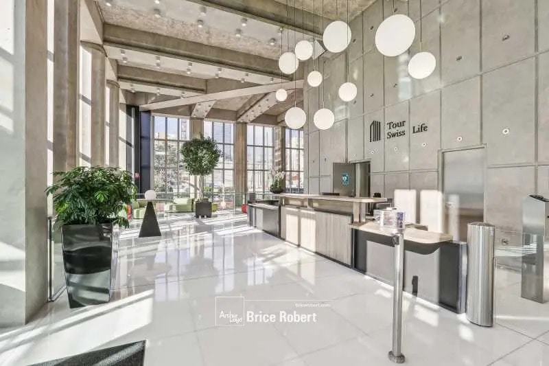 Local d’activités dans Lyon à louer - Photo de l’immeuble – Image 2 sur 16