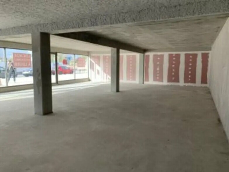 Local commercial dans Bruges à louer - Photo de l’immeuble – Image 3 sur 5