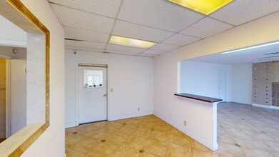 3825 Investment Ln, West Palm Beach, FL à louer Numérisation 3D Matterport– Image 1 sur 7