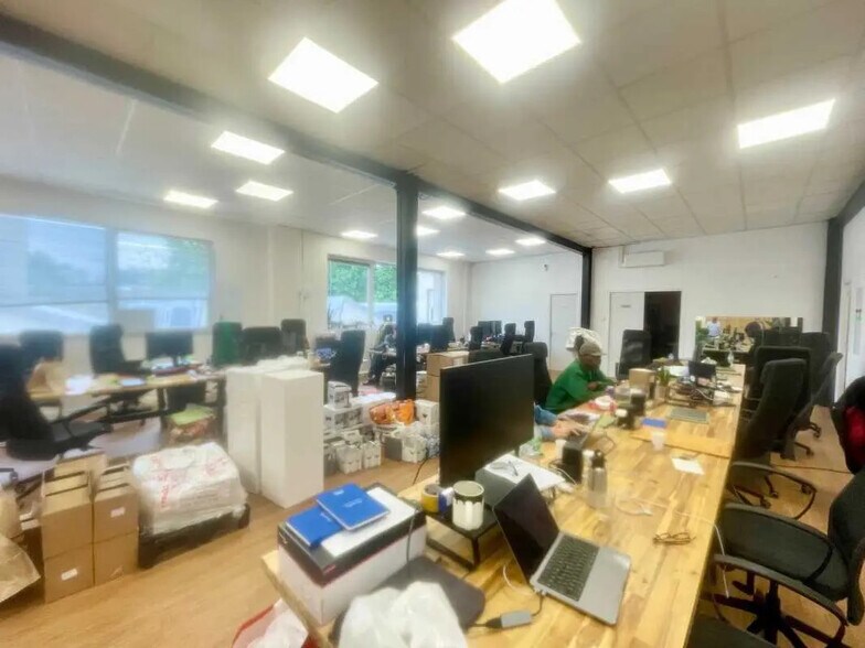 Bureau dans Montreuil à louer - Photo de l’immeuble – Image 2 sur 6