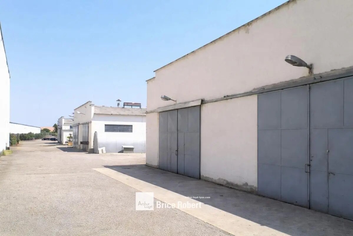 54 Avenue Des Bruyères, Décines-Charpieu à louer Photo de l’immeuble– Image 1 sur 6